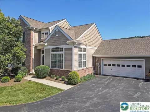 2313 Hollow View Dr, Easton, PA 18040