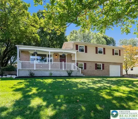 802 Lawrence Dr, Emmaus, PA 18049