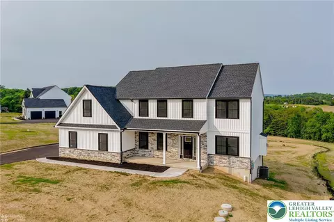 883 Emerald Valley Ln, Bangor, PA 18013