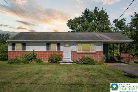 145 Sweet Arrow Lake Rd, Pine Grove, PA 17963