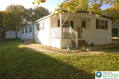 11 Longridge Ct, Bath, PA 18014