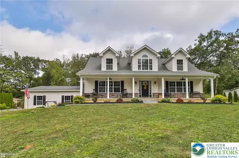 4390 Woodland Cir, Walnutport, PA 18088