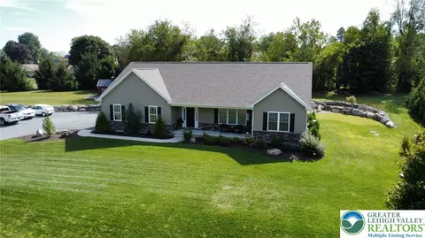 202 Silver Fox Trl, Nazareth, PA 18064