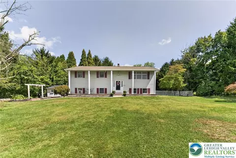 174 Frutchey Ct, Mount Bethel, PA 18343