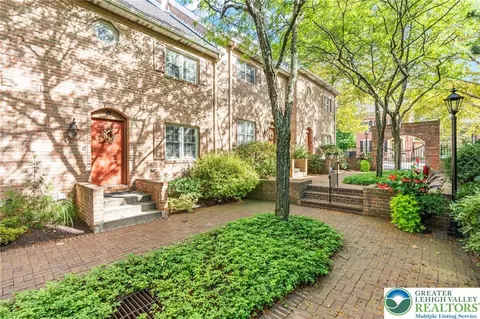 56 W Market St #9, Bethlehem, PA 18018