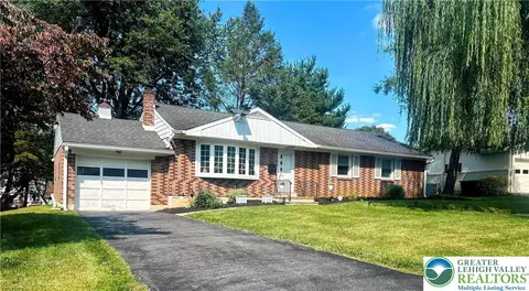 1009 Debbie Ln, Allentown, PA 18103
