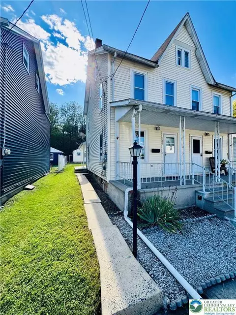 5208 3rd St, Cementon, PA 18052