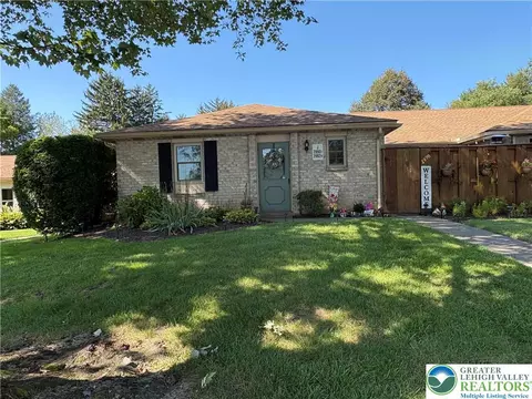 2992 Aronimink Pl, Macungie, PA 18062