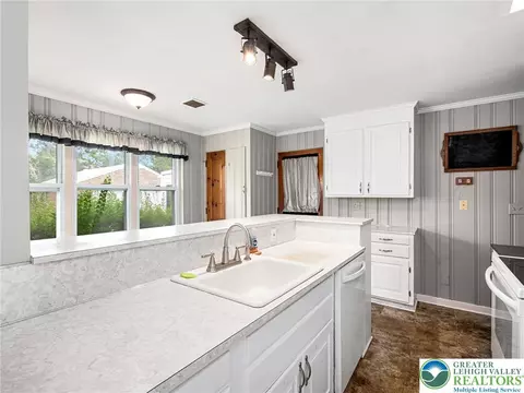 339 E Washington Ave, Bethlehem, PA 18018 photo 9