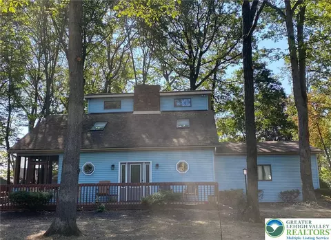 200 Woodland Dr, Nazareth, PA 18064