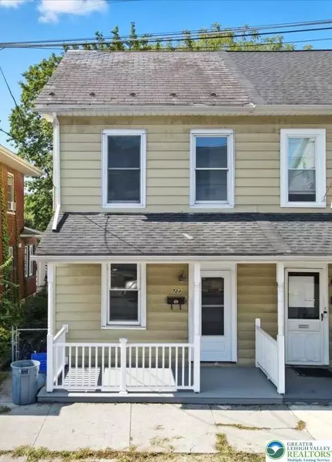 724 2nd St, Catasauqua, PA 18032