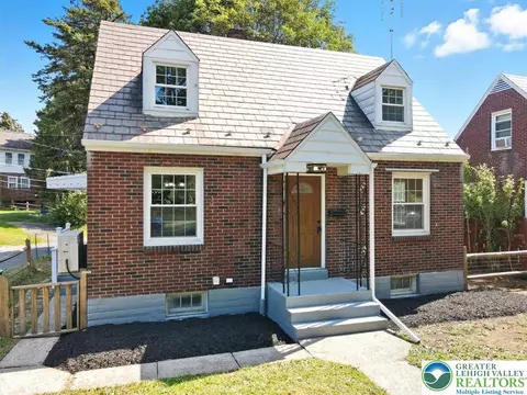 1216 Minsi Trail St, Bethlehem, PA 18018