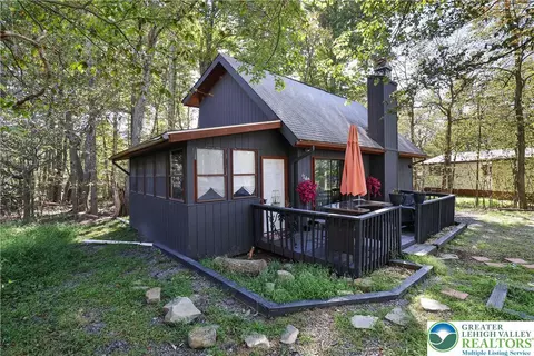 9205 Westwood Dr, Coolbaugh Twp, PA 18466
