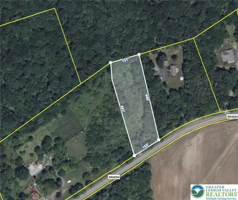 3297 Mountain Rd, Washington Twp, PA 18080