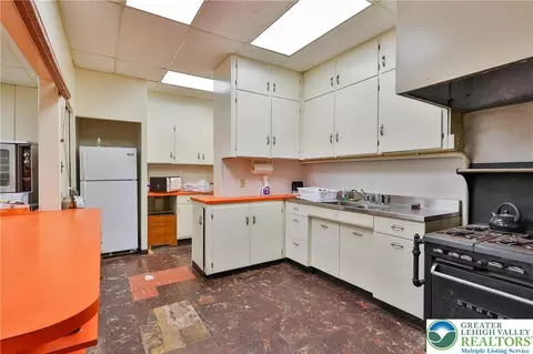 Kitchen - 331 Constitution Ave, Hellertown, PA 18055 photo 1 of 3