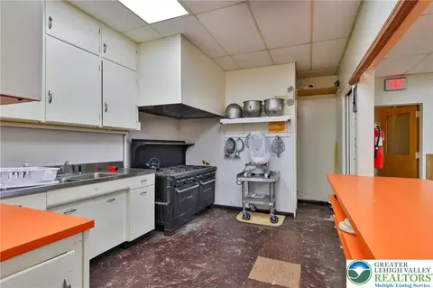Kitchen - 331 Constitution Ave, Hellertown, PA 18055 photo 3 of 3