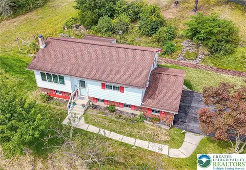 7118 Kingstead Dr, Slatington, PA 18080