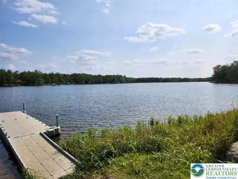 7036 Vista Dr, Coolbaugh Twp, PA 18466