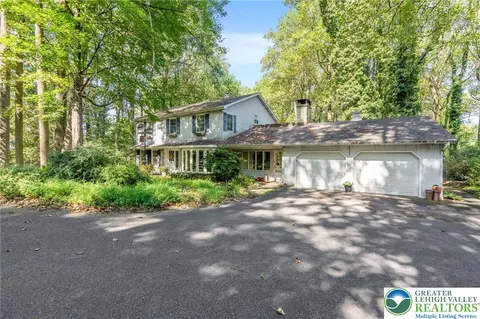 4360 Hillary Dr, Emmaus, PA 18049