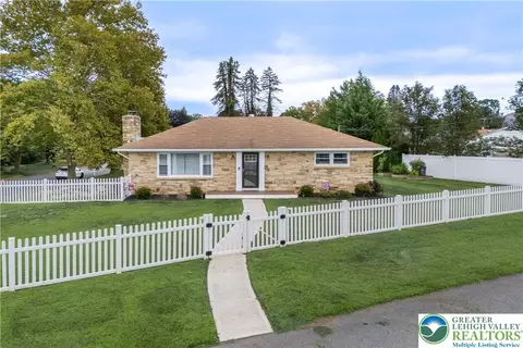 12 Kendon Dr, Easton, PA 18045