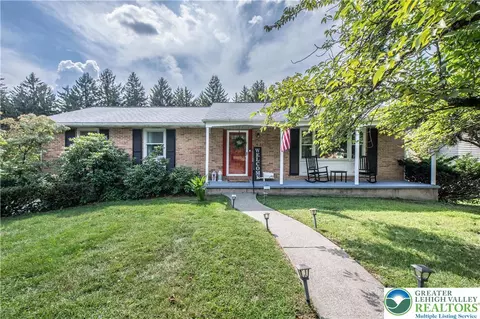 1472 Willowbrook Dr, Bethlehem, PA 18015