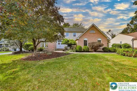 3245 Chenault Dr, Bethlehem, PA 18017