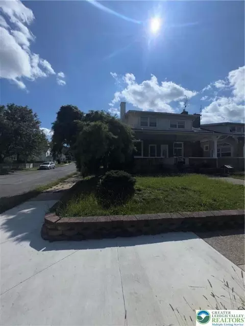 102 W Brookdale St, Allentown, PA 18103