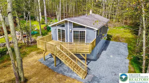 81 Elderberry Dr, Gouldsboro, PA 18424