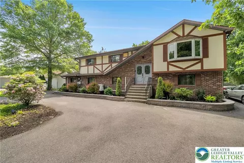 86 Lower Lakeview Dr, East Stroudsburg, PA 18302