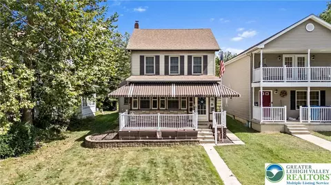 38 N Canal St, Walnutport, PA 18088