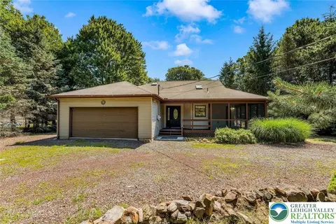28 Penn Forest Trl, Albrightsville, PA 18210