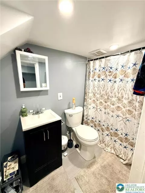 Bath - 202 Hudson St, Reading, PA 19601 photo 1 of 1