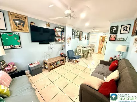 Living - 202 Hudson St, Reading, PA 19601 photo 1 of 2