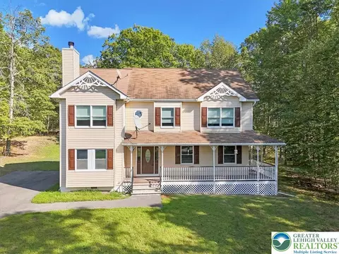 112 Crown Point Dr, East Stroudsburg, PA 18302