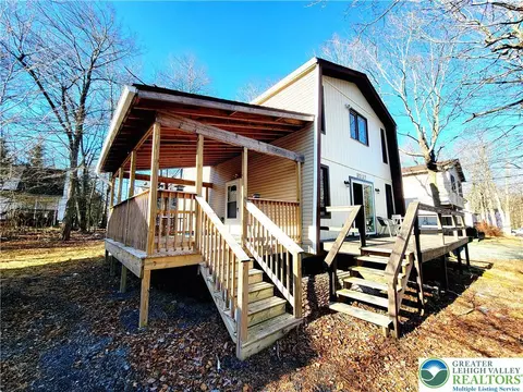8237 Natures Dr, Coolbaugh Twp, PA 18466