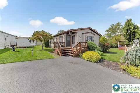 5186 Stone Terrace Dr, Whitehall Twp, PA 18052