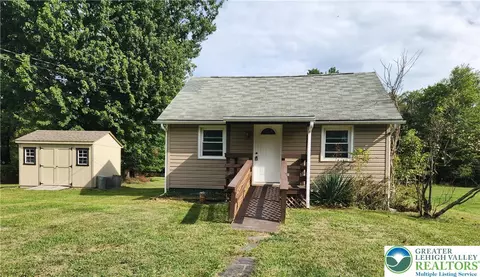 274 Old Allentown Rd, Wind Gap, PA 18091