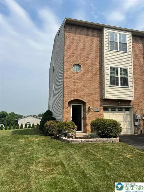 331 2nd St, Alburtis, PA 18011