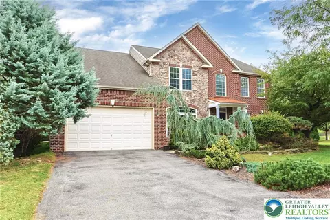 3275 W Fairview St, Allentown, PA 18104