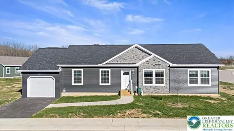 1410 Heytesbury Rd, Lehigh Twp, PA 18088