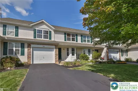 286 Park Ridge Dr, Forks Twp, PA 18040