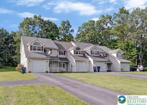 613 Country Acres Ct, Effort, PA 18330