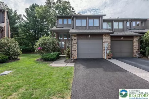 1744 Falcon Drve Dr #I, Bethlehem, PA 18017