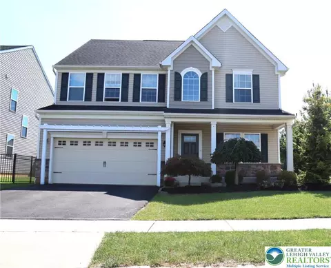 4788 Dealtrey Dr, Bethlehem, PA 18020