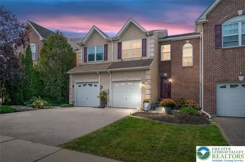 7077 Hunt Dr, Macungie, PA 18062