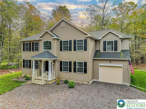 87 Delbert Dr, Covington Twp, PA 18424