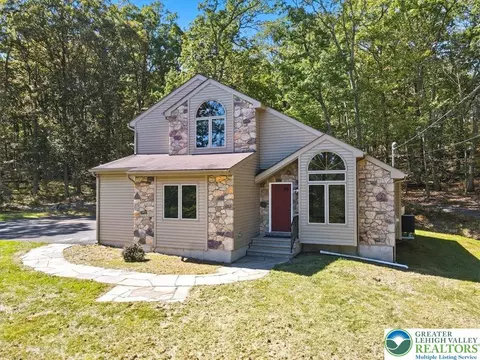 121 Sterling Cir, East Stroudsburg, PA 18302