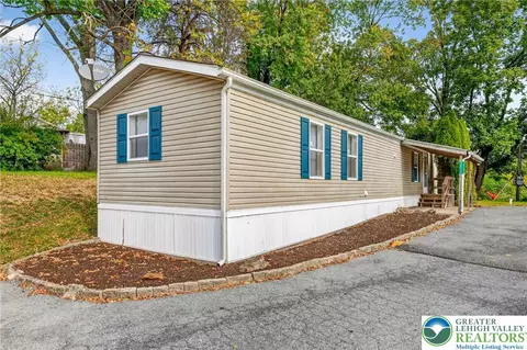3077 Gayle Ln, Coplay, PA 18037