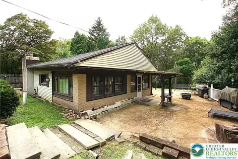 305 Cedar Hill Rd, Effort, PA 18330
