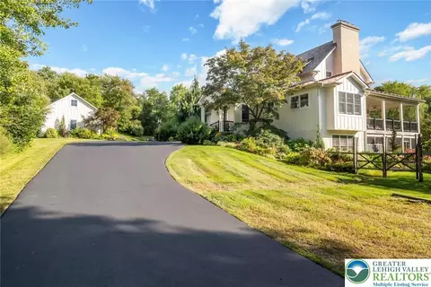 222 Clump Rd, Green Lane, PA 18054